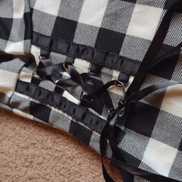 Checkered Lace Up Top - Picture 5 of 7